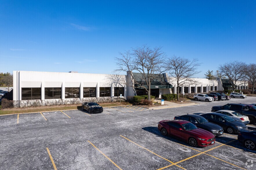 700-702 N Deerpath Dr, Vernon Hills, IL à louer - Photo du bâtiment - Image 3 de 7