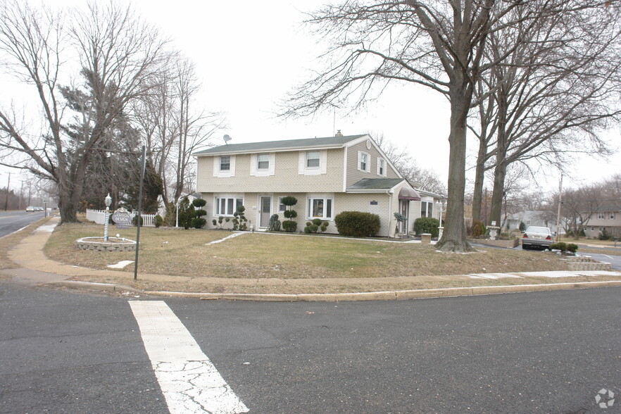 712 W Park Ave, Oakhurst, NJ for sale - Primary Photo - Image 1 of 1