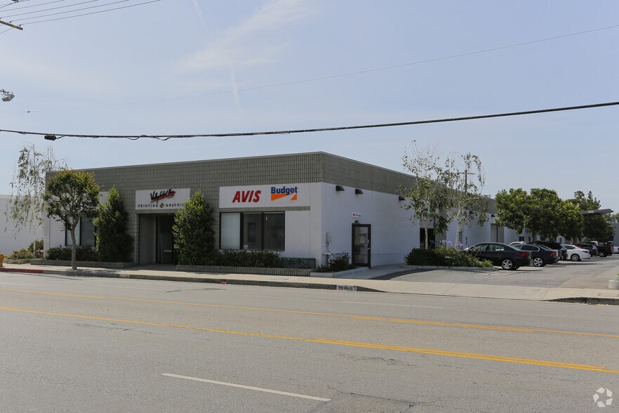 14806-14812 Oxnard St, Van Nuys, CA à louer - Photo principale - Image 2 de 4