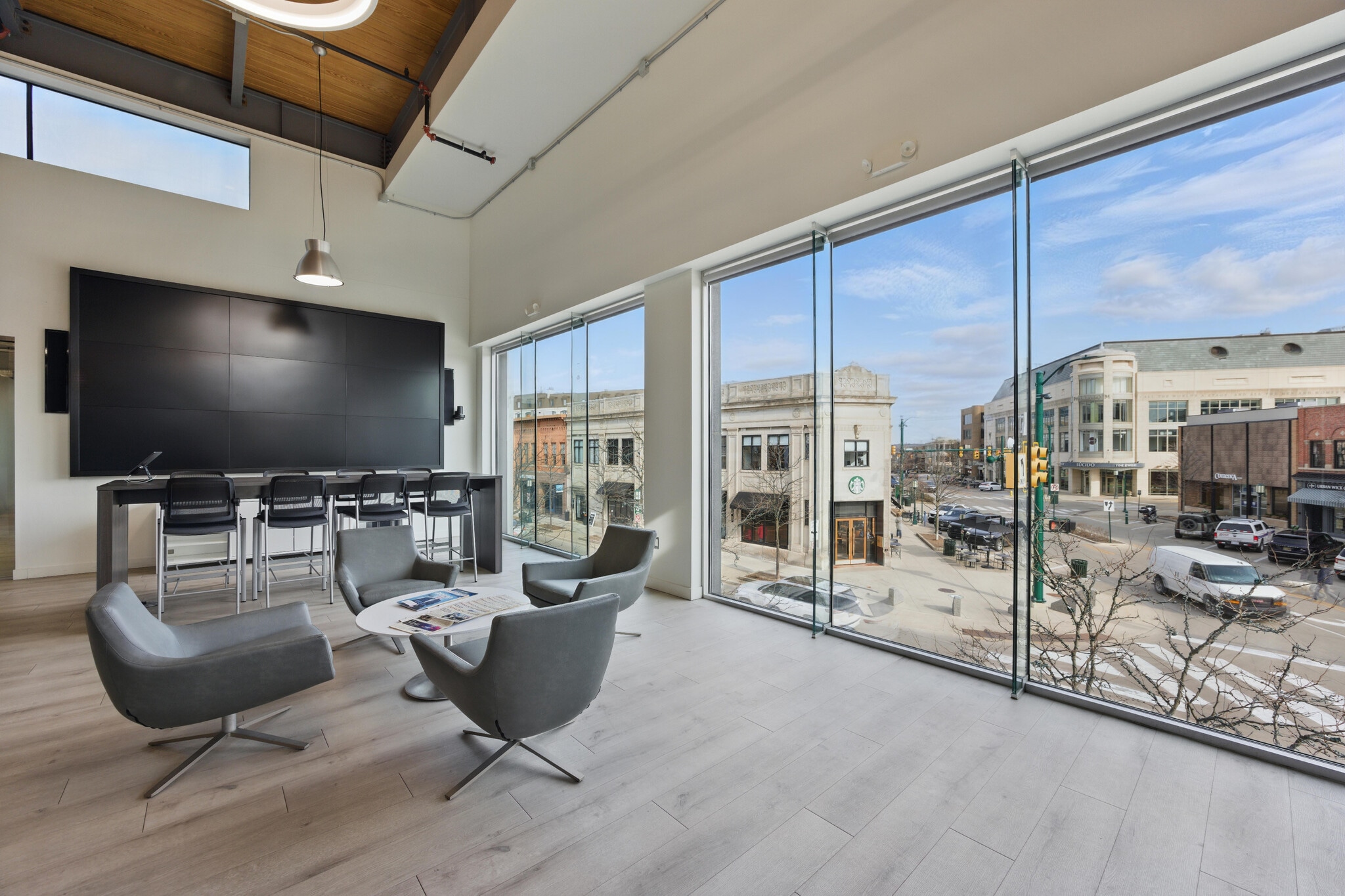 55-99 W Maple Rd, Birmingham, MI for lease Interior Photo- Image 1 of 11