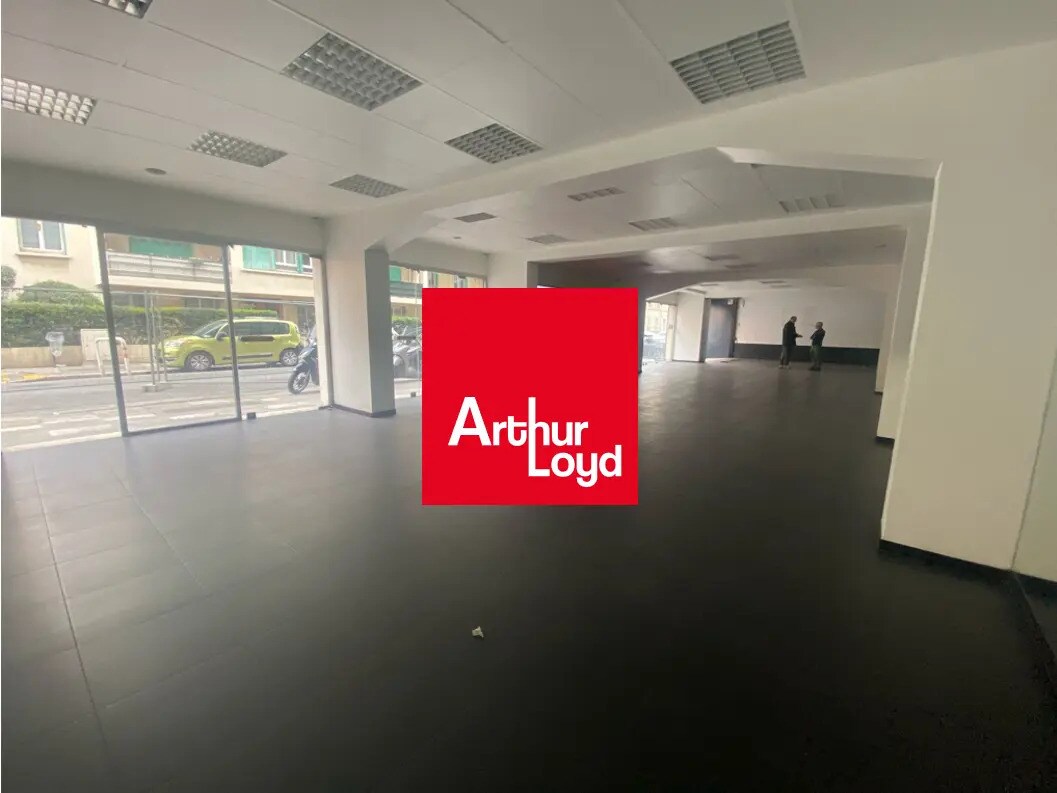 Retail in Marseille for lease Building Photo- Image 1 of 9