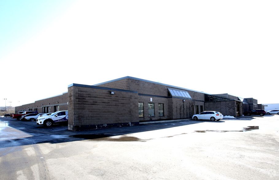 30 Hale Rd, Brampton, ON for lease - Building Photo - Image 3 of 4