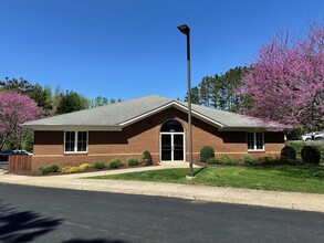 2442 New Dorset Cir, Powhatan, VA for lease Building Photo- Image 1 of 6