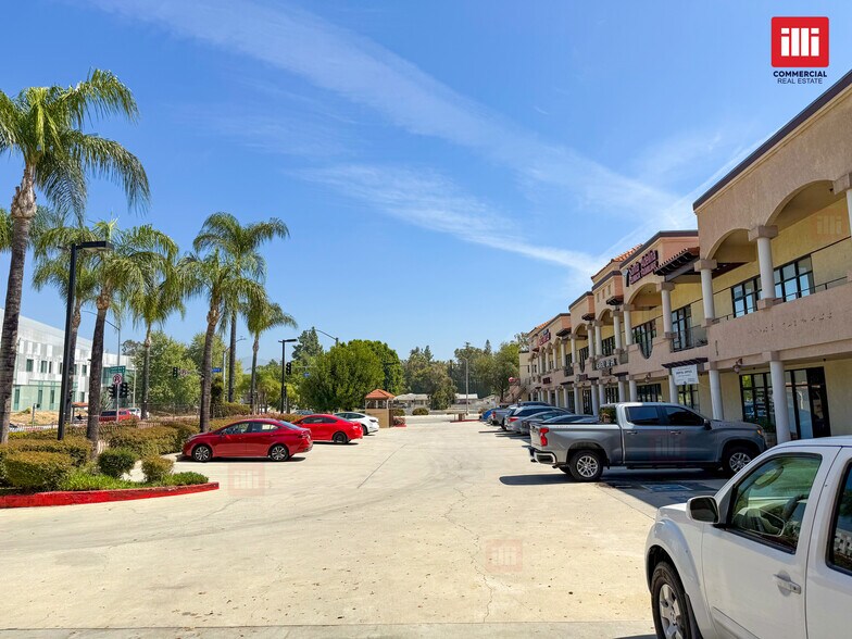 680 Alosta Ave, Azusa, CA à louer - Photo du bâtiment - Image 2 de 9