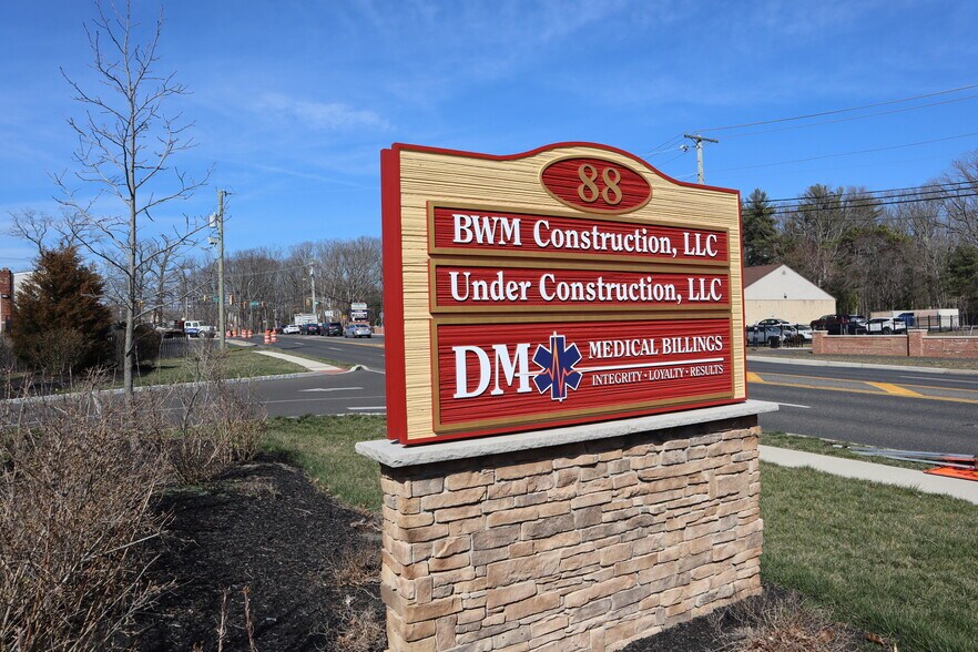 88 Lakeview Drive South portefeuille de 3 propriétés à vendre sur LoopNet.ca - Photo du bâtiment - Image 3 de 7