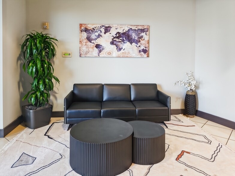 330 Crossing Blvd, Orange Park, FL for lease - Interior Photo - Image 1 of 12