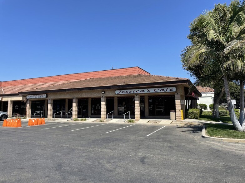 596 Mobil Ave, Camarillo, CA à louer - Photo du bâtiment - Image 2 de 5
