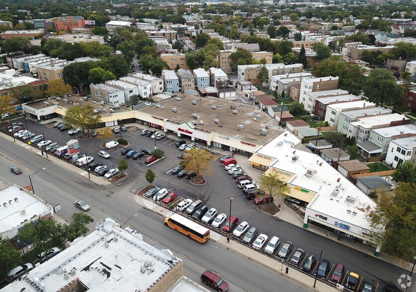 3019-3059 N Pulaski Rd, Chicago, IL à louer - Photo du bâtiment - Image 2 de 14