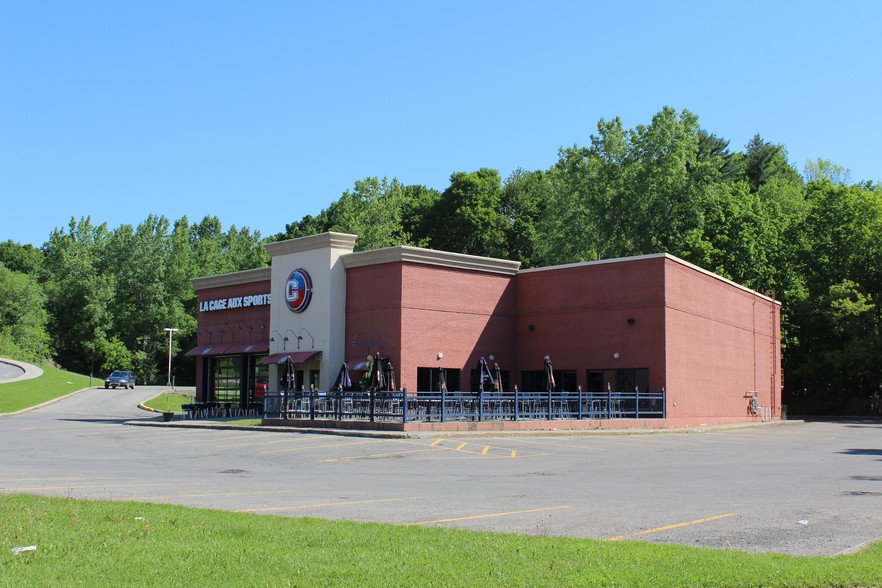 100 Pl Fabien-Drapeau, Ste-Thérèse, QC à vendre - Photo du bâtiment - Image 1 de 1