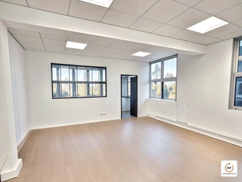 Bureau dans Noisy-le-Grand à louer - Photo du bâtiment - Image 3 de 8