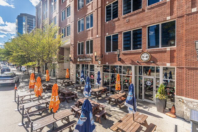 Plus de détails pour 10154 104 St NW, Edmonton, AB - Bureau à vendre