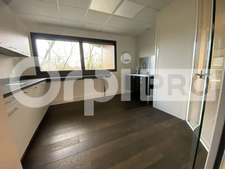 Bureau dans Dardilly à louer - Photo du bâtiment - Image 2 de 15