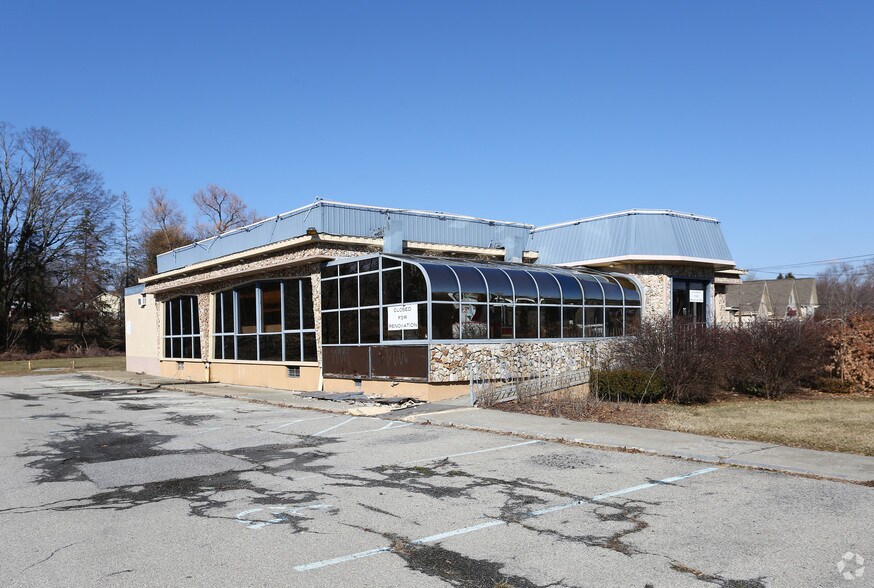 805 Dutchess Tpke, Poughkeepsie, NY à louer - Photo du bâtiment - Image 2 de 10