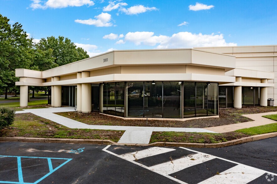 3001 Frost Rd, Bristol, PA for lease - Building Photo - Image 3 of 8