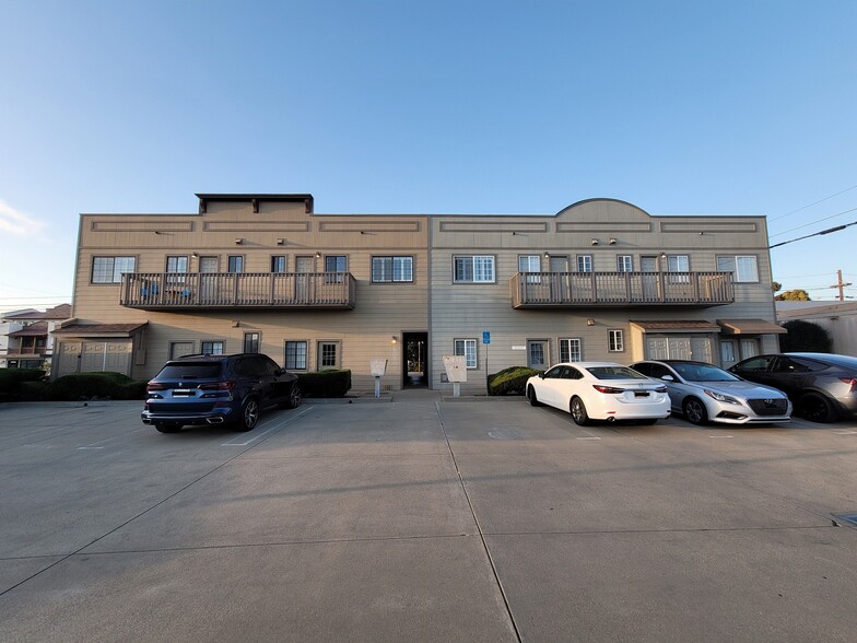 210 E Clark Ave, Santa Maria, CA à louer - Photo du bâtiment - Image 2 de 4