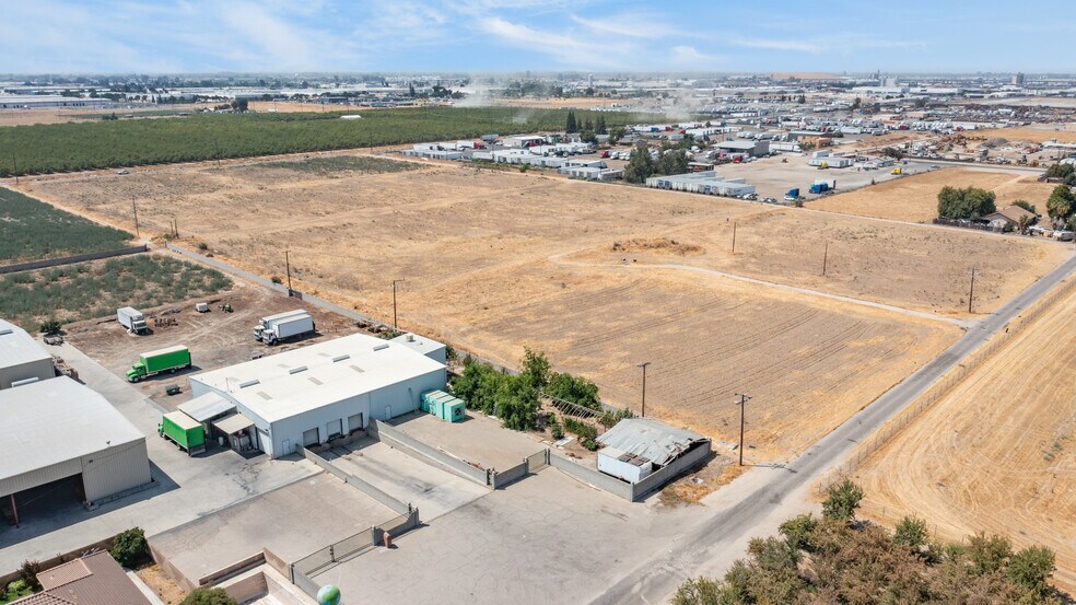 2735 S Willow Ave, Fresno, CA à vendre - Photo du bâtiment - Image 2 de 2