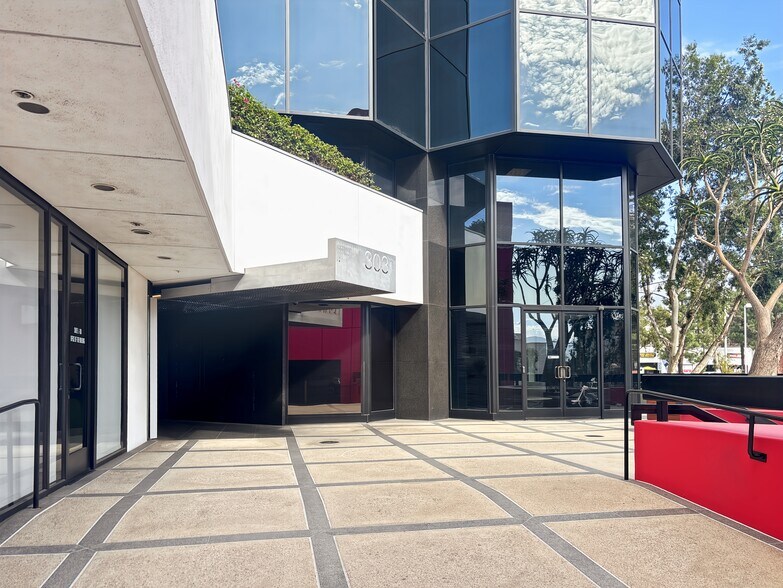 303 N Glenoaks Blvd, Burbank, CA à louer - Photo du bâtiment - Image 3 de 13