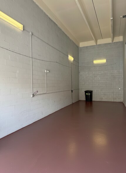 4616 NW 133rd St, Opa Locka, FL à louer - Photo du bâtiment - Image 2 de 15