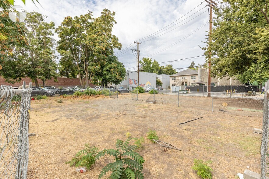 816 14th St, Sacramento, CA à vendre - Photo du bâtiment - Image 2 de 11