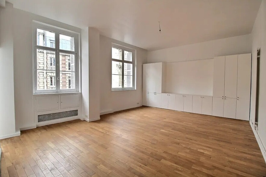 Office in Paris for lease - Interior Photo - Image 3 of 8