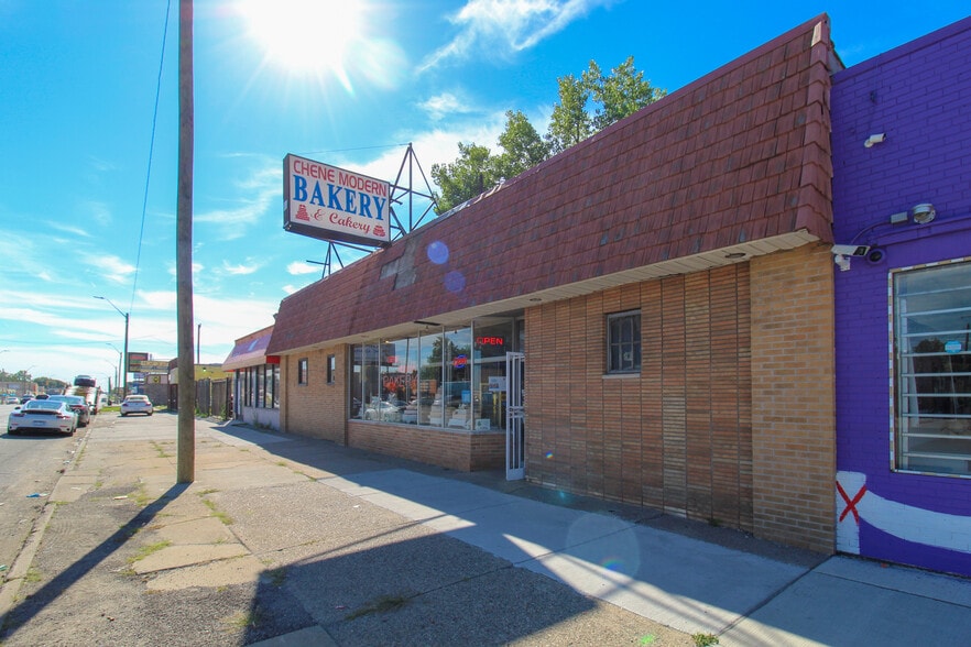 17039 W Warren Ave, Detroit, MI for sale - Primary Photo - Image 1 of 23