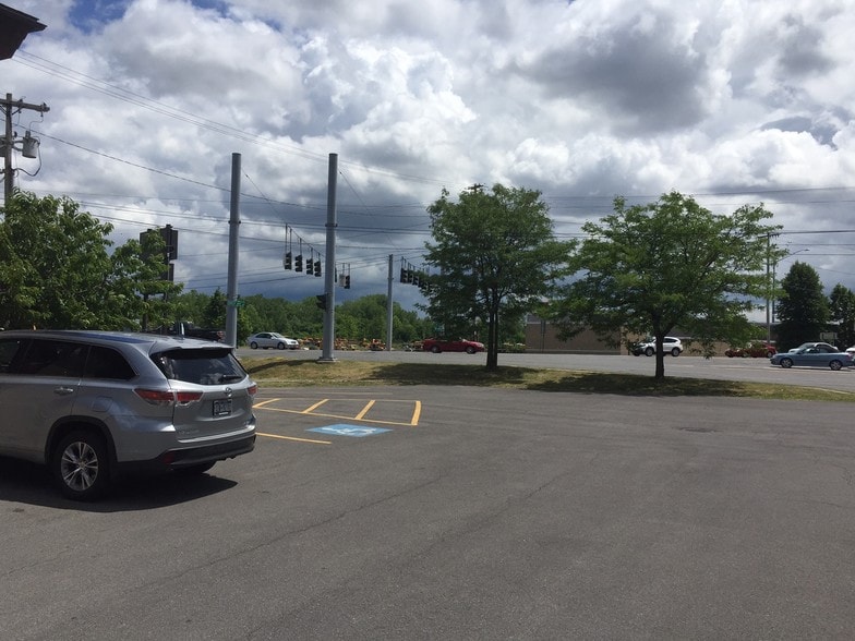 109-113 E Taft Rd, Syracuse, NY à vendre - Photo du bâtiment - Image 3 de 3