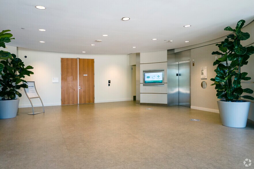 3636 Nobel Dr, San Diego, CA for lease - Lobby - Image 2 of 6