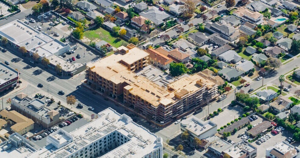 300 E Valley Blvd, San Gabriel, CA à louer - Photo principale - Image 1 de 14