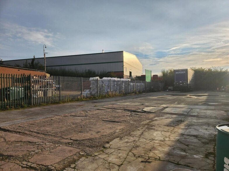 Unit 15 Turner Cres, Newcastle Under Lyme à louer - Photo du bâtiment - Image 3 de 6