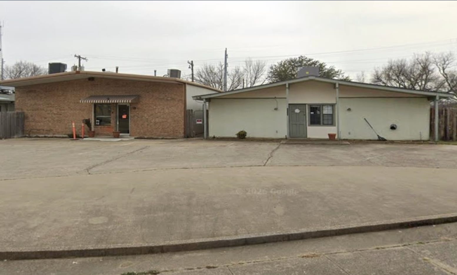 2418 College Ave, Garland, TX à louer Photo du bâtiment- Image 1 de 3