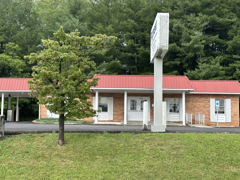 12256 Veterans Memorial Hwy, Reedsville, WV à vendre - Photo du b timent - Image 2 de 21