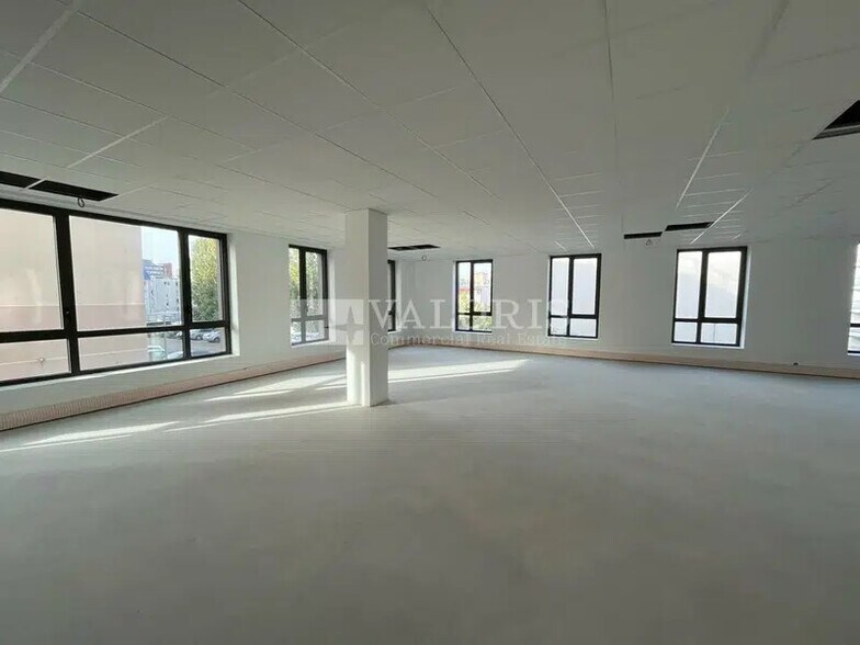 50 Boulevard Ambroise Croizat, Vénissieux à vendre - Photo du bâtiment - Image 2 de 12