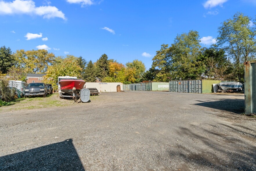 1510 Haines Rd, Levittown, PA à vendre - Photo du bâtiment - Image 2 de 47