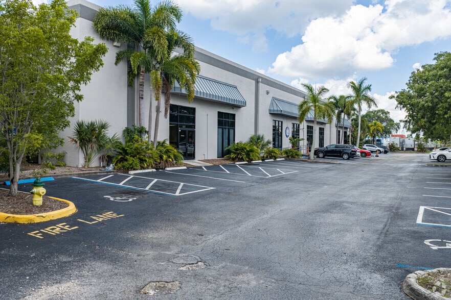 3698 NW 15th St, Lauderhill, FL for sale - Building Photo - Image 3 of 4