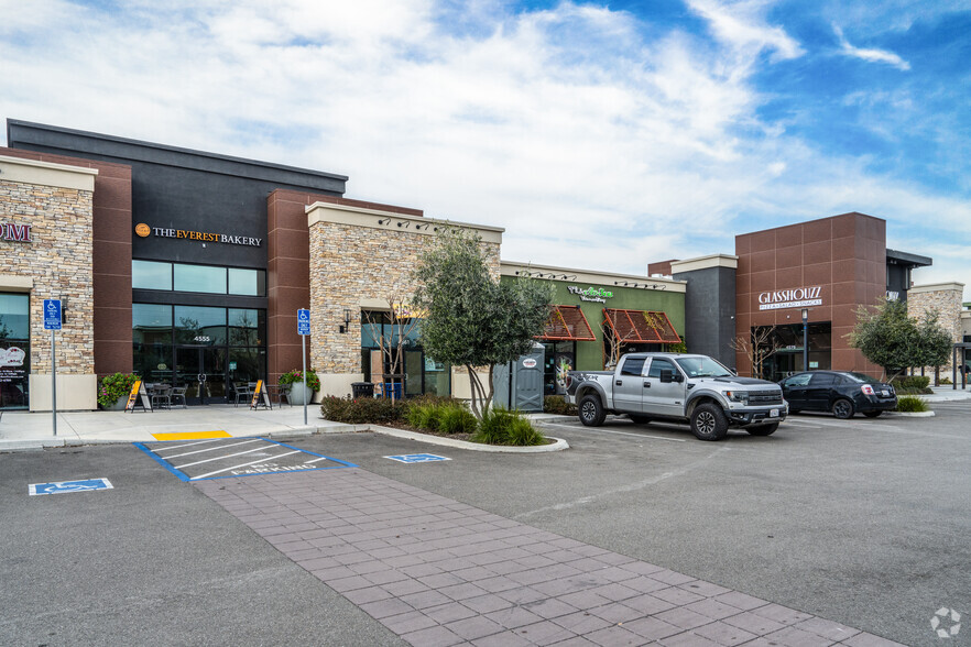 4531-4575 Livermore Outlets Dr, Livermore, CA for sale - Building Photo - Image 3 of 6