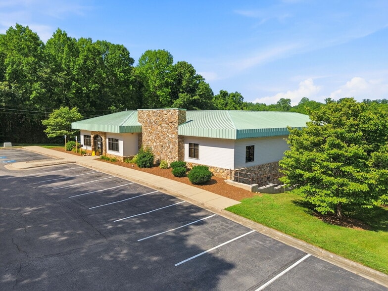 701-707 Bryant St, Statesville, NC for sale - Building Photo - Image 2 of 9