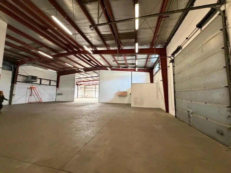 Flex in Saint-Laurent-d'Agny for lease - Building Photo - Image 3 of 9