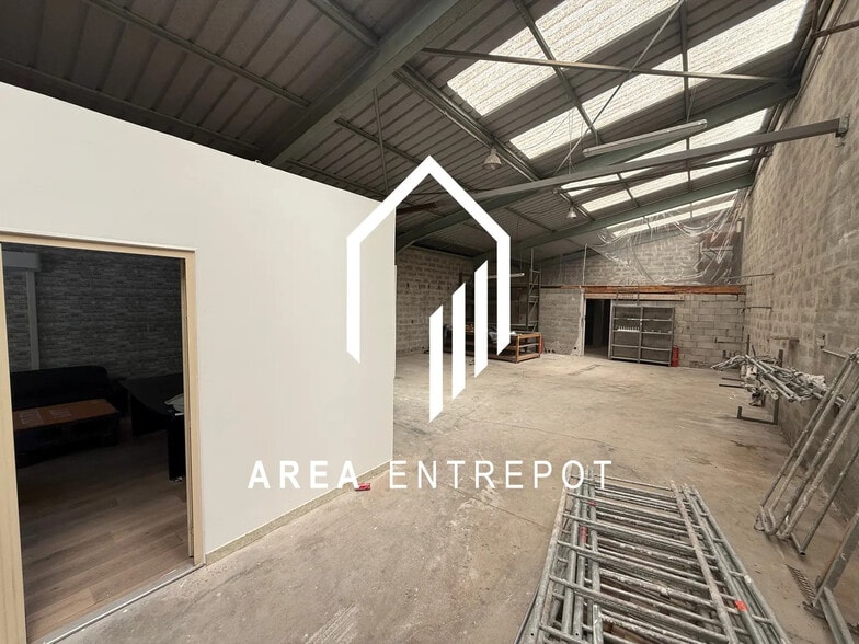 Flex in Aix-en-Provence for lease - Interior Photo - Image 3 of 5