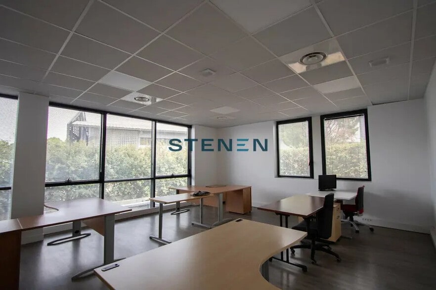 Office in Aix-en-Provence for lease - Interior Photo - Image 3 of 9