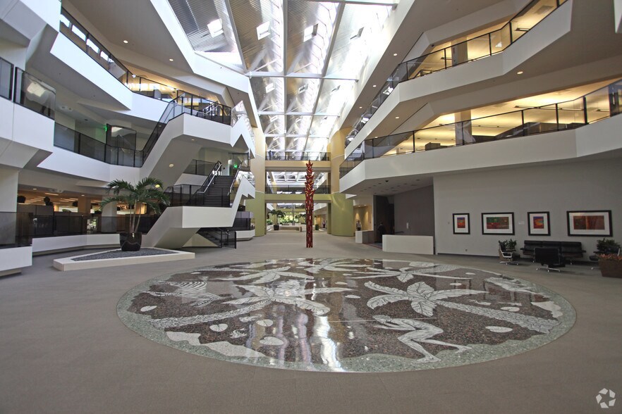 1 Baxter Way, Westlake Village, CA à louer - Photo intérieure - Image 2 de 10