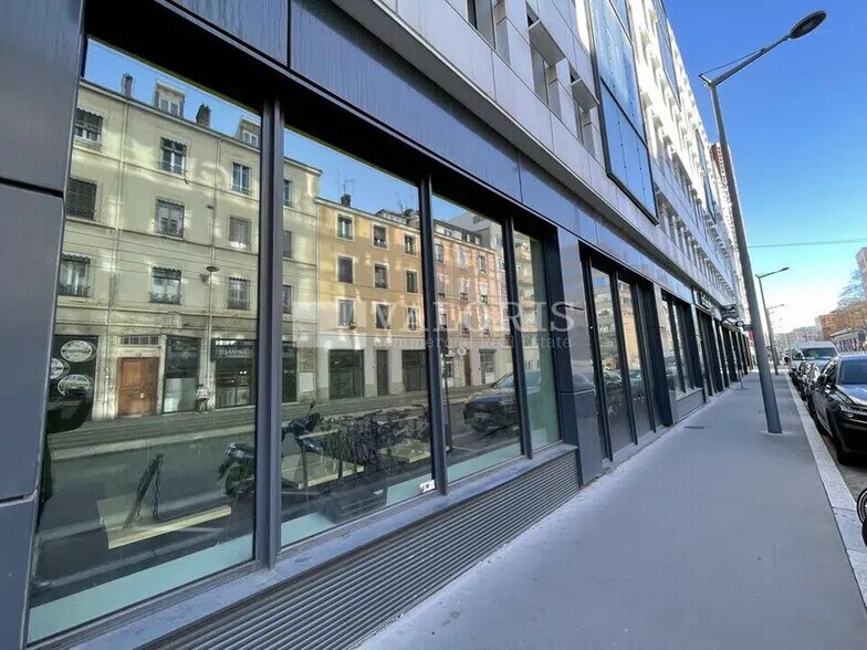 Commerce de détail dans Lyon à louer - Photo du bâtiment - Image 3 de 12