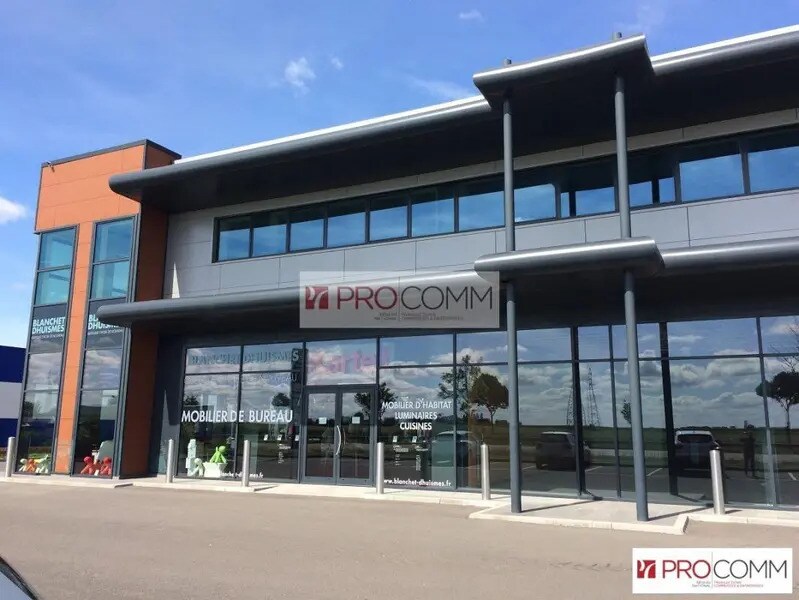 Office in Chartres for lease Building Photo- Image 1 of 7