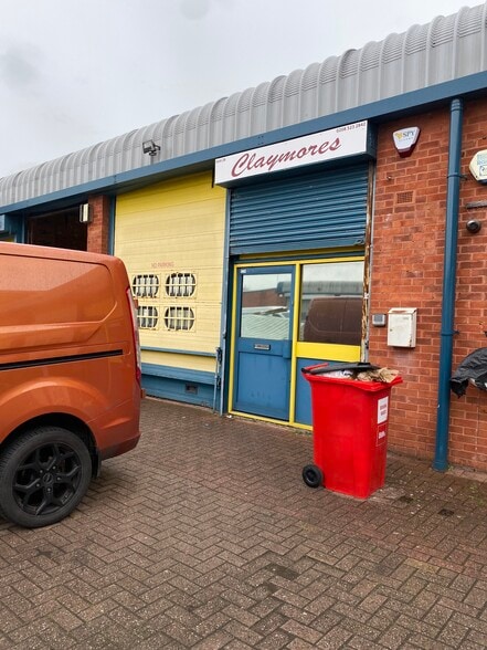 Clifford Rd, London for lease - Building Photo - Image 2 of 3