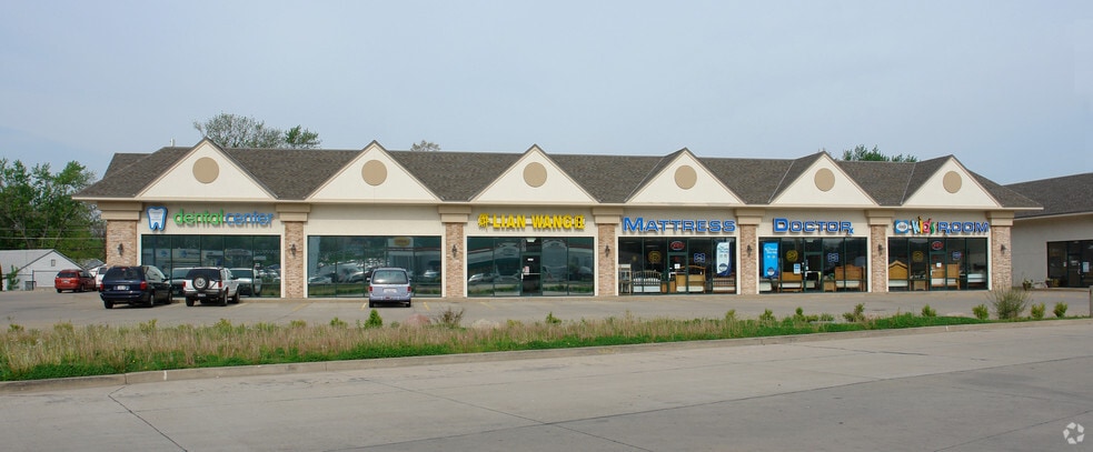 135 Radio City Dr, Pekin, IL à louer - Photo du bâtiment - Image 2 de 11