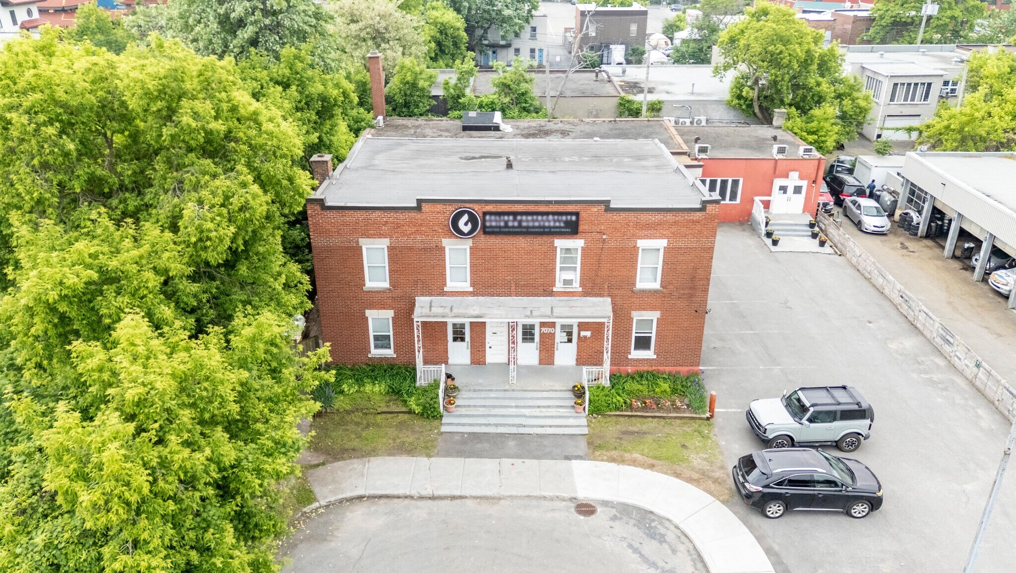 7070 Chem. de la Côte-des-Neiges, Montréal, QC for sale Primary Photo- Image 1 of 4