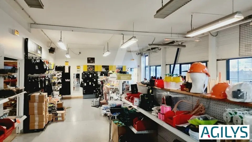 Flex in Fresnes for lease Interior Photo- Image 1 of 6