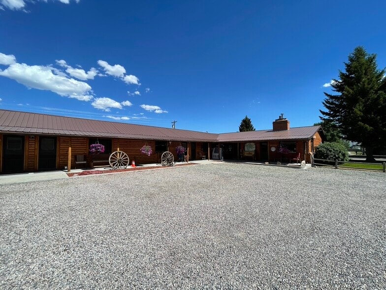 540 N Main St, Melrose, MT for sale - Primary Photo - Image 1 of 44