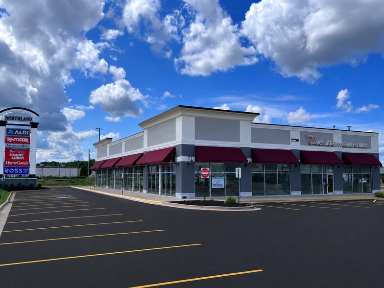 2500 Sycamore Rd, Dekalb, IL à louer - Photo du bâtiment - Image 2 de 13