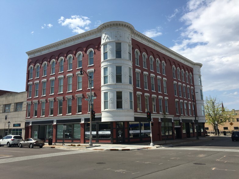 20 E Milwaukee St, Janesville, WI à louer - Photo du bâtiment - Image 2 de 2