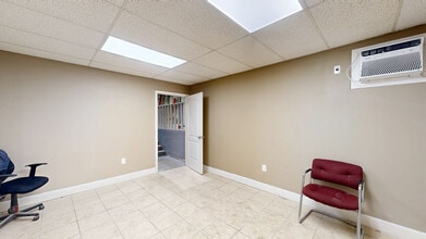 8451 NW 66th St, Miami, FL à louer Numérisation 3D de Matterport- Image 1 de 8